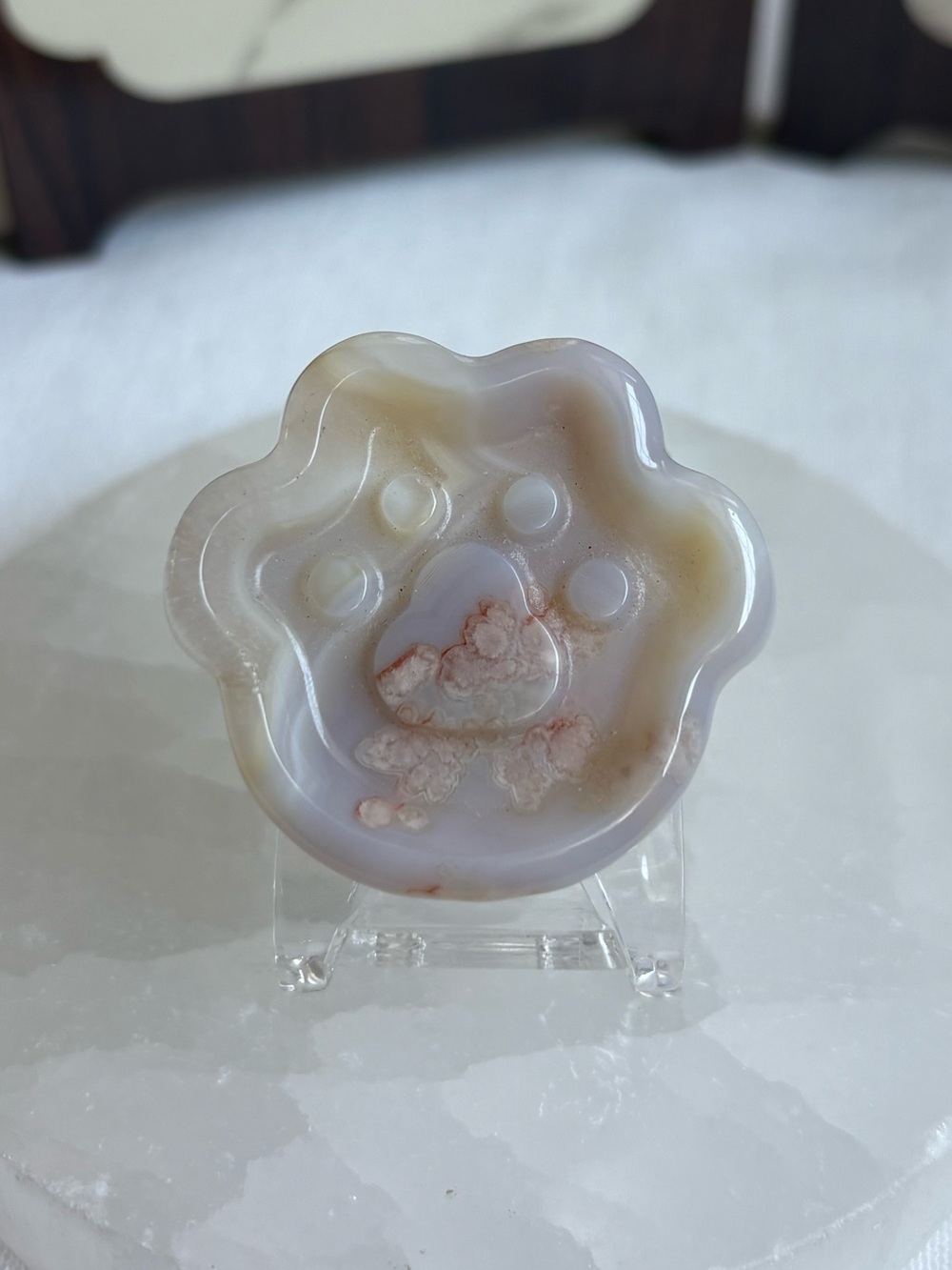Flower agate crystal paw carving